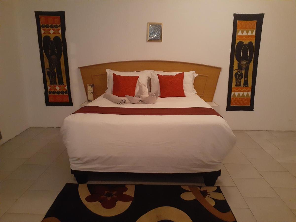 Sunshinevibe Guest House Kasane Exterior photo